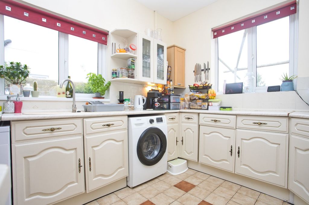 Property photo 3 of 11 Picture 3