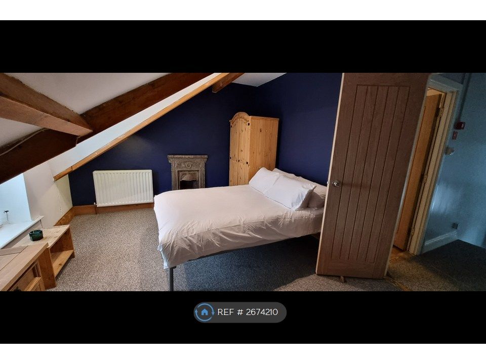 Property photo 2 of 35 Room 6 - Attic Room