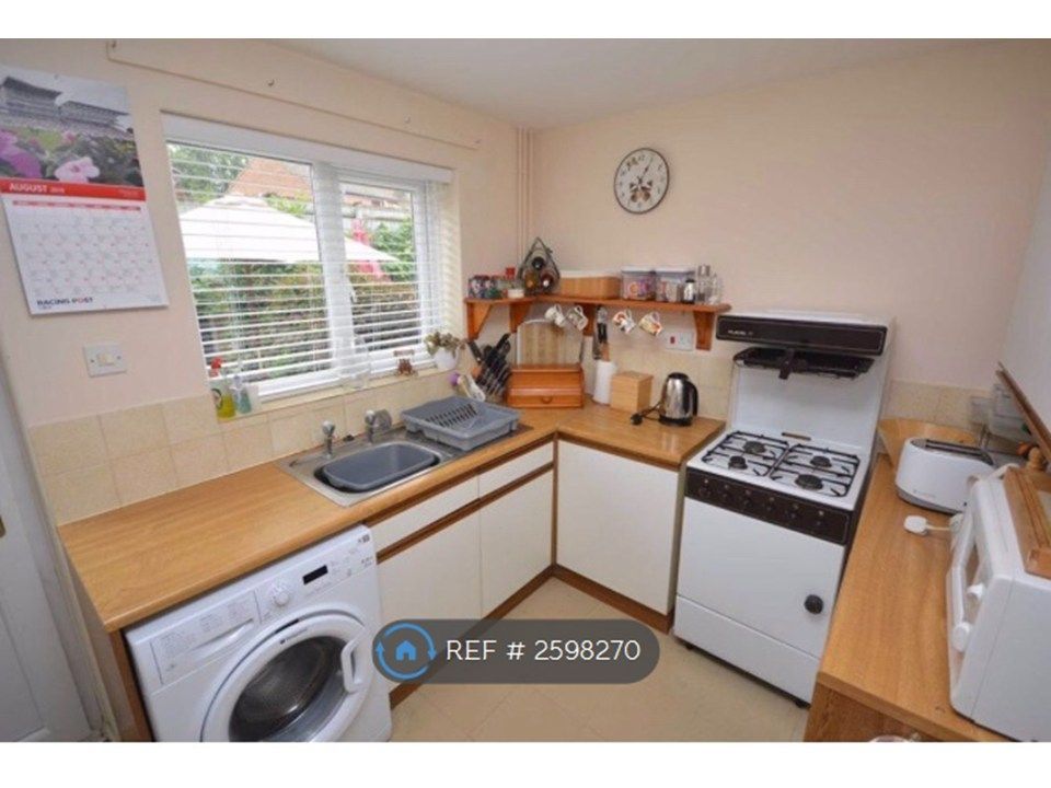 Property photo 3 of 6 Kitchen