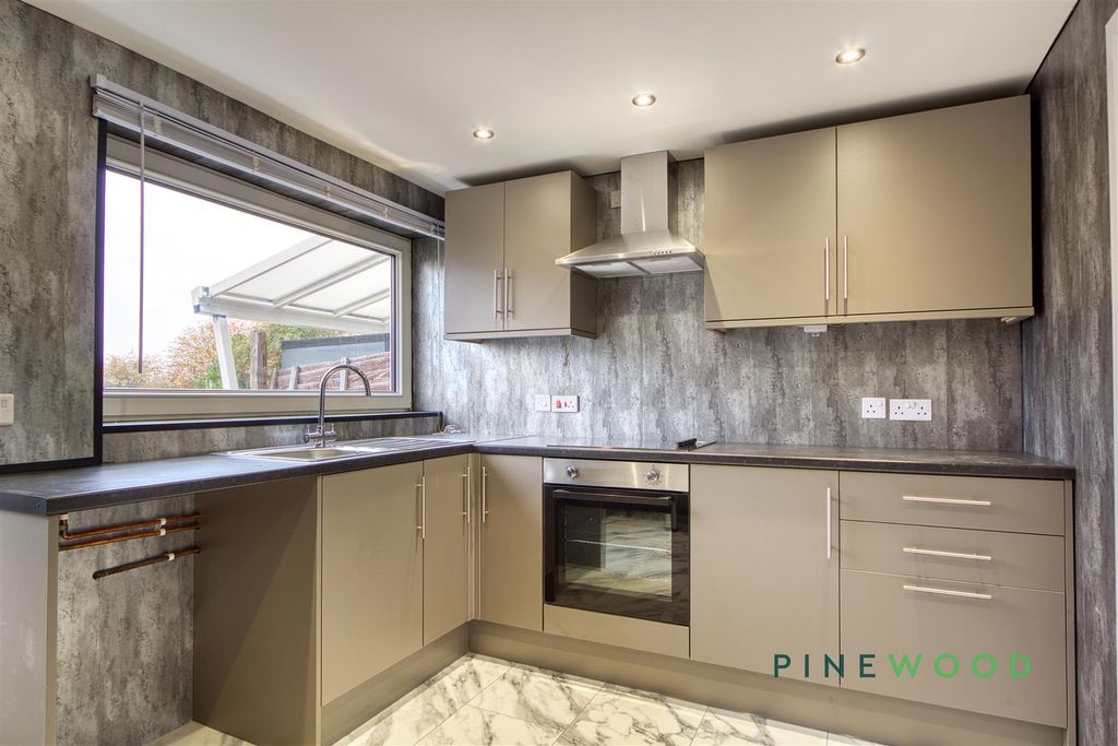 Property photo 2 of 18 Kitchen