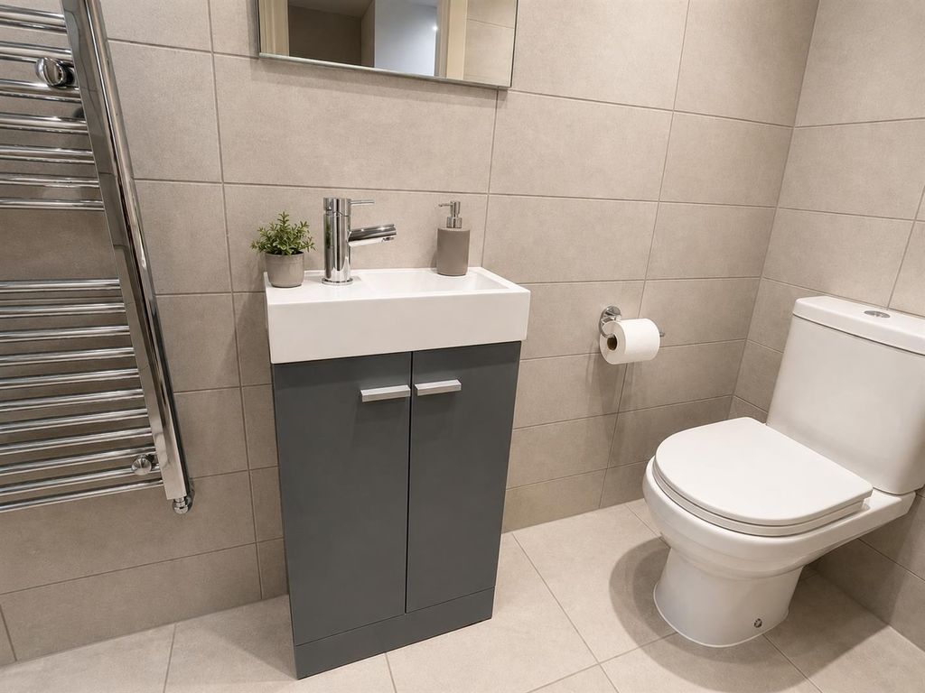 Property photo 1 of 11 Bathroom1.Jpeg