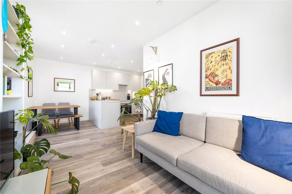 Property photo 1 of 16 Reception