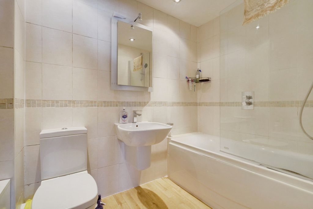 Additional image 11 of 2 bed flat for saleHigh Street, Benfleet SS7
