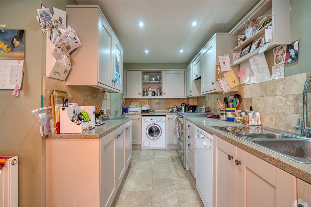Property photo 3 of 12 Kitchen