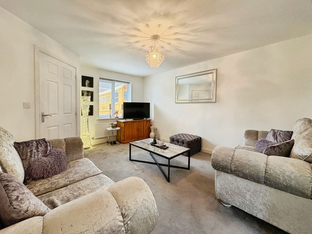 Property photo 1 of 21 Living Room