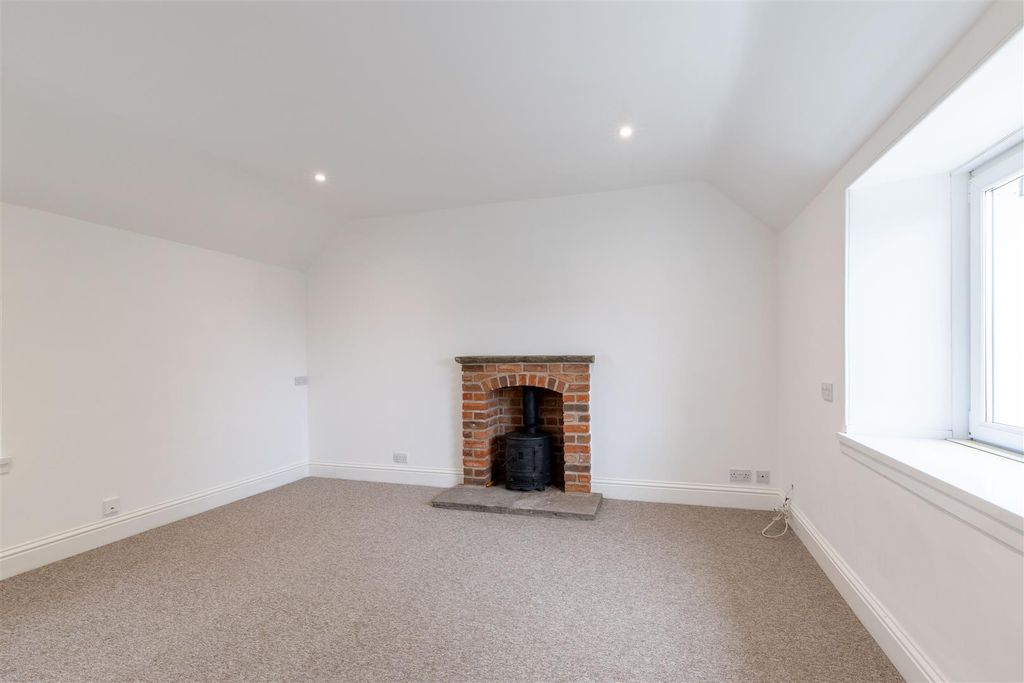 Property photo 2 of 12 S002.Jpg