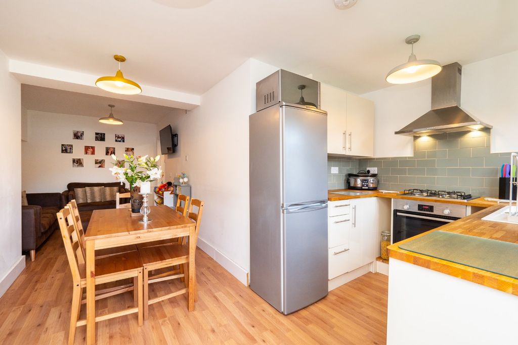 Property photo 1 of 16 Picture No. 08