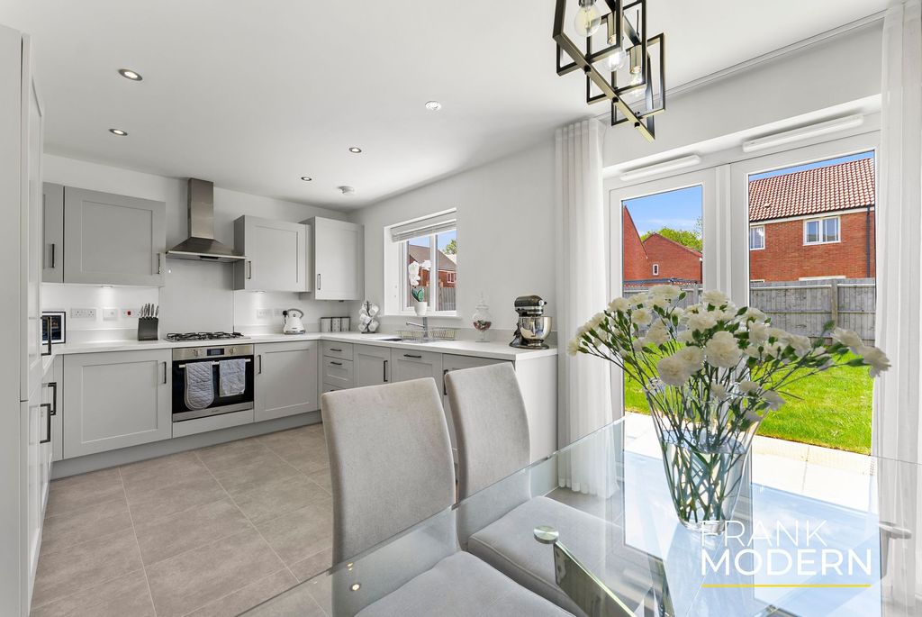 Property photo 3 of 27 Dining Kitchen