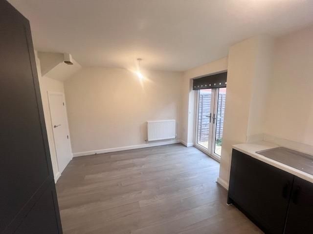 Property photo 3 of 8 Kitchen