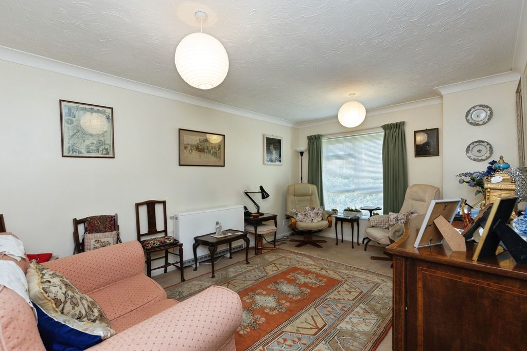 Property photo 3 of 10 Lounge