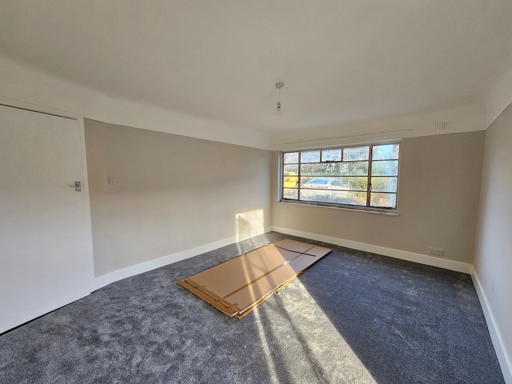 Property photo 3 of 7 Living Room