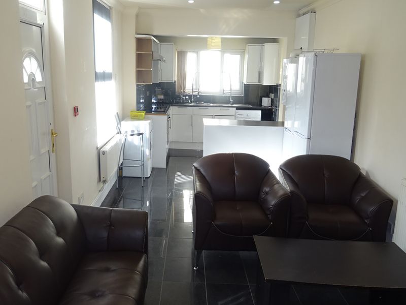 Property photo 1 of 17 7 Bedroom End Terrace For Rent