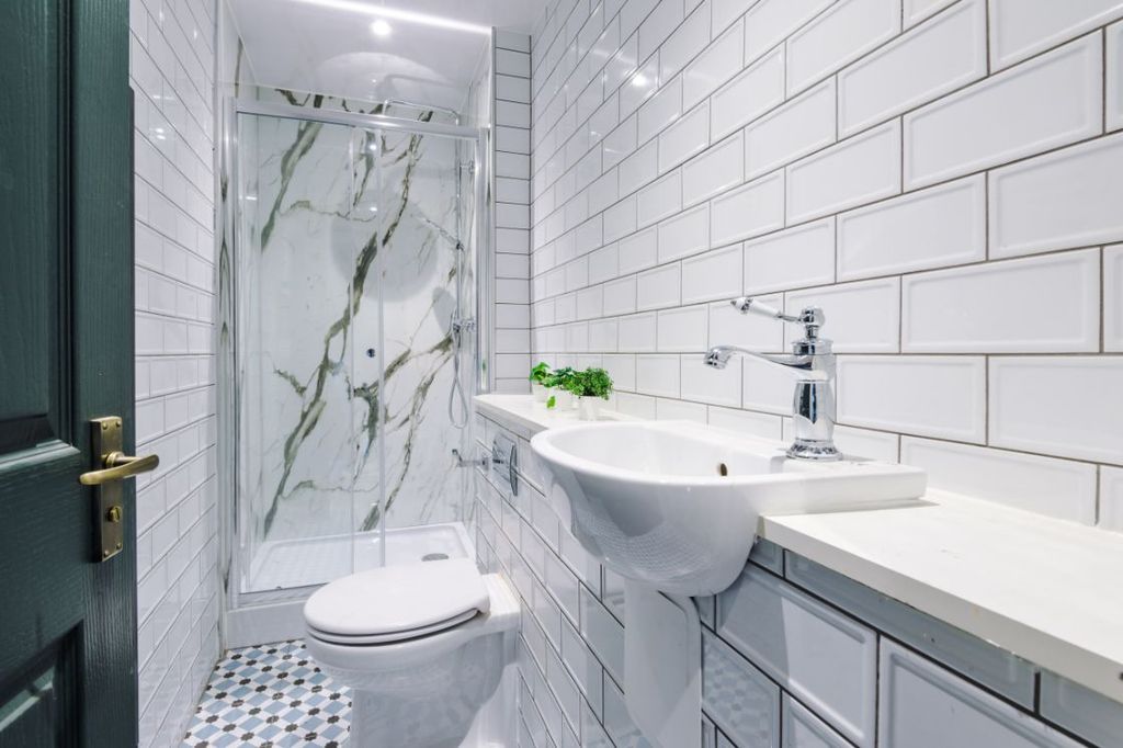 Property photo 3 of 16 60Gr - Bathroom