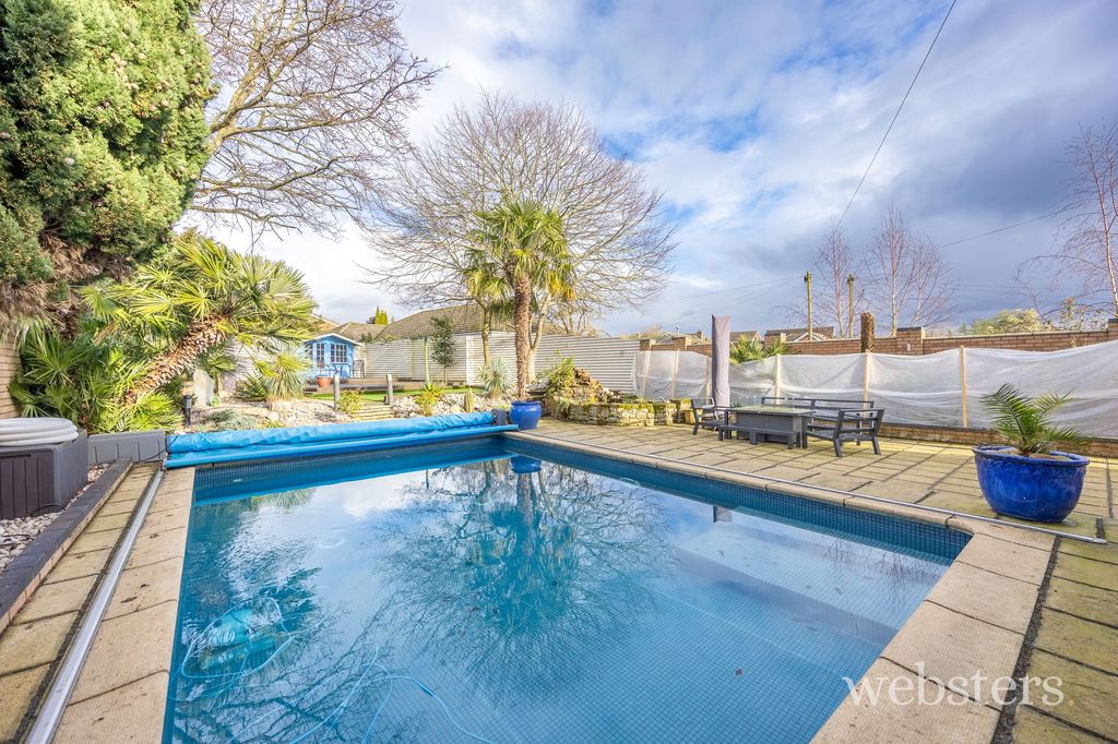 Property photo 2 of 25