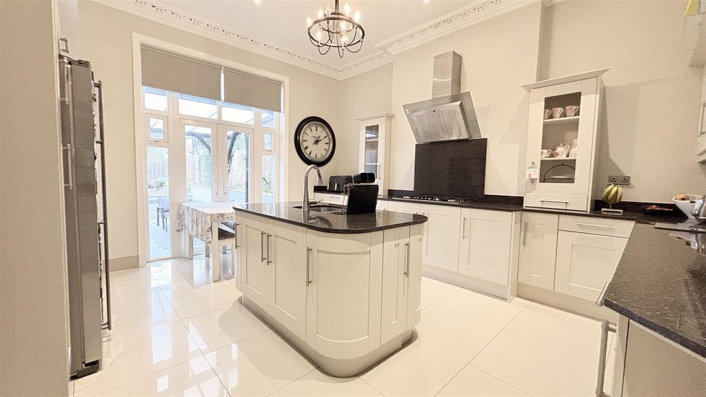 Property photo 3 of 51 Kitchen