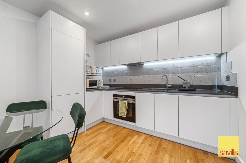 Property photo 3 of 18 Kitchen