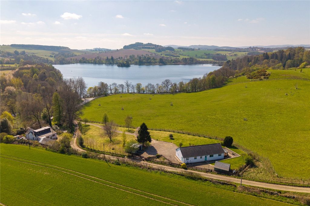 Property photo 2 of 23 Croftmidlin