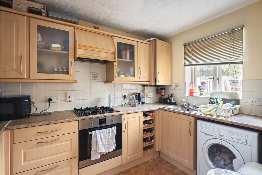 Property photo 3 of 8 Kitchen