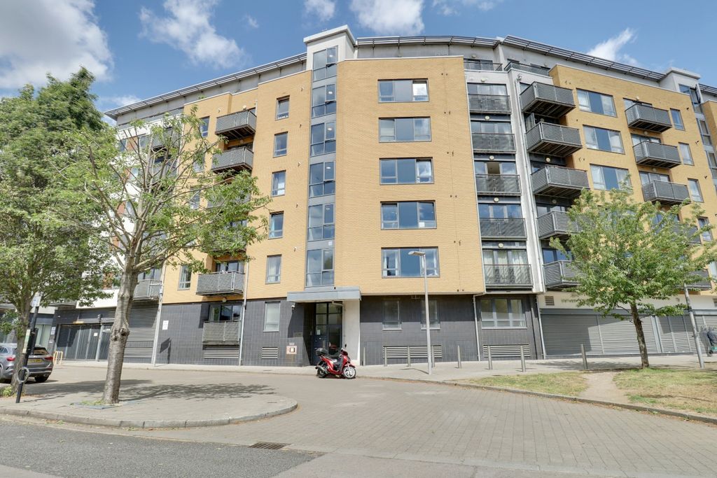 Property photo 1 of 16 5167500