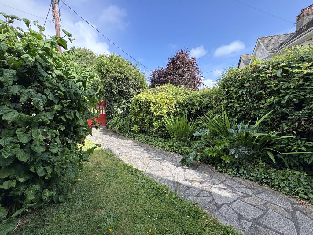 Property photo 3 of 16 Front Garden
