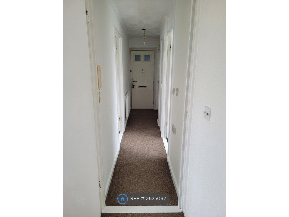 Property photo 2 of 8 Entrance Hall