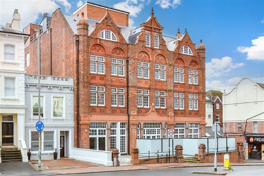 Property photo 2 of 11 External Front