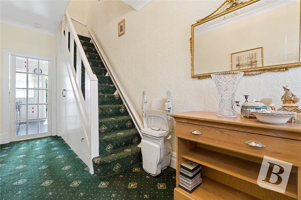 Property photo 3 of 14 Hallway