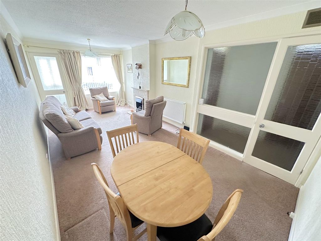 Property photo 3 of 20 Dining Lounge