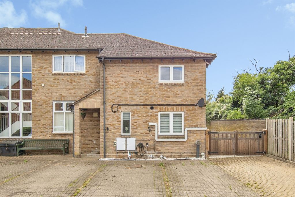 Property photo 1 of 21