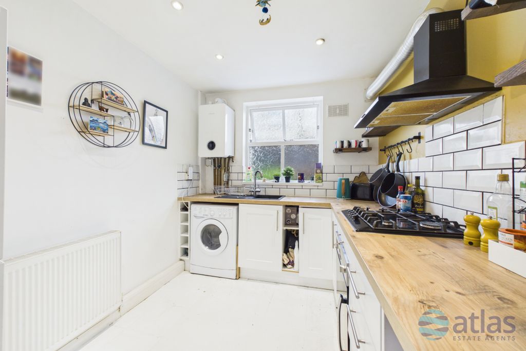 Property photo 3 of 19 Kitchen