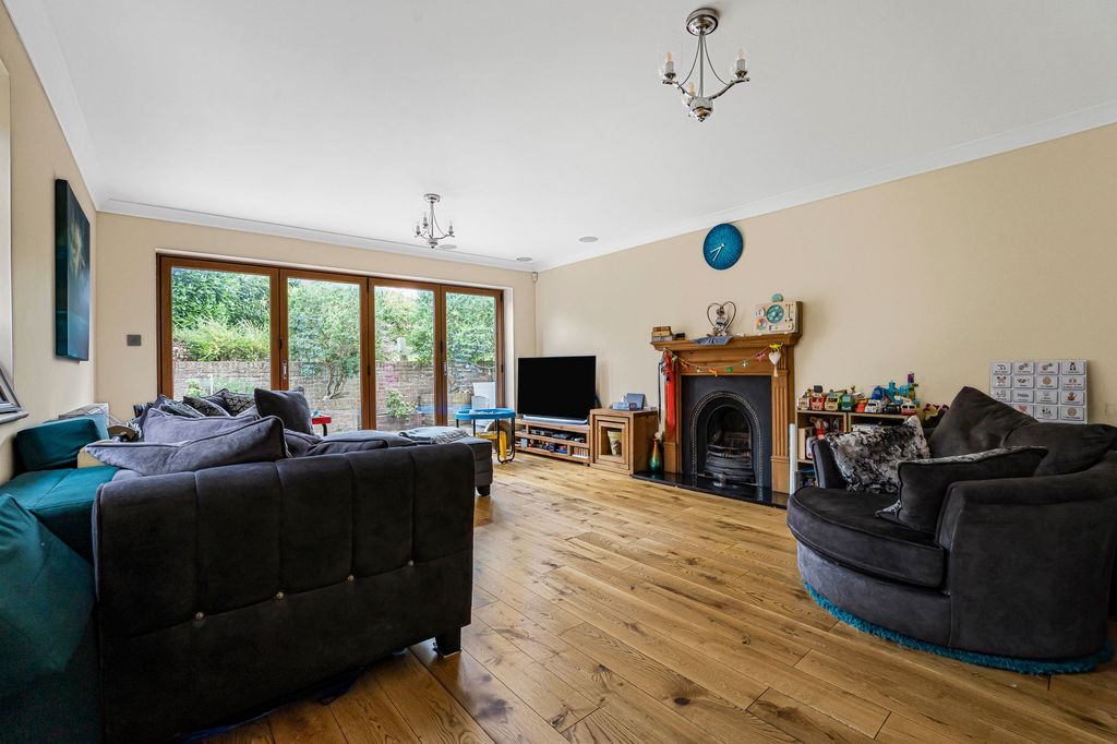 Property photo 3 of 27