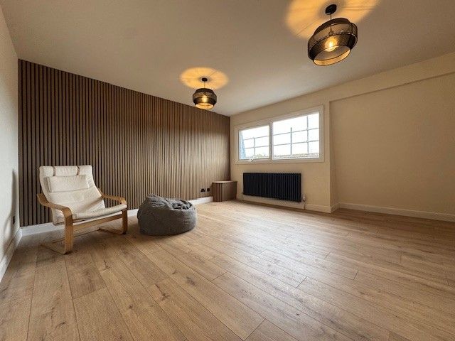 Property photo 1 of 12 Living Room
