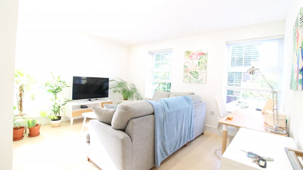 Property photo 1 of 9 High Wycombe Flat1