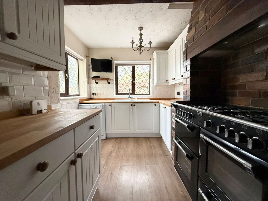 Property photo 2 of 33
