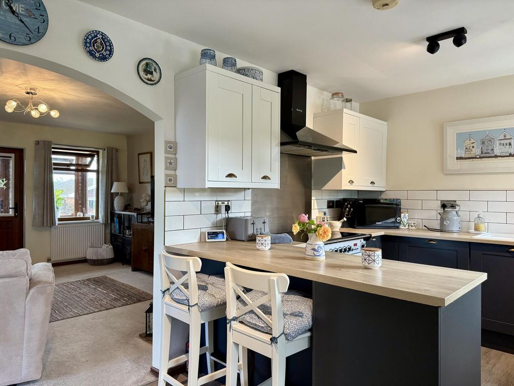 Property photo 2 of 31 Kitchen