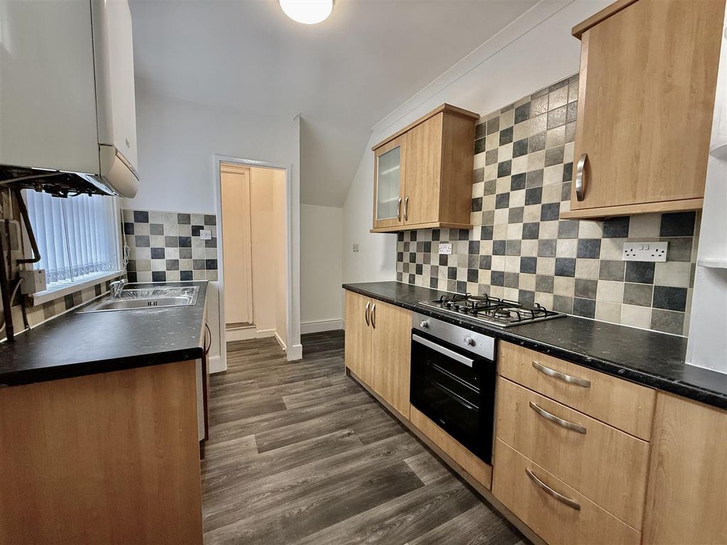 Property photo 3 of 7 Kitchen