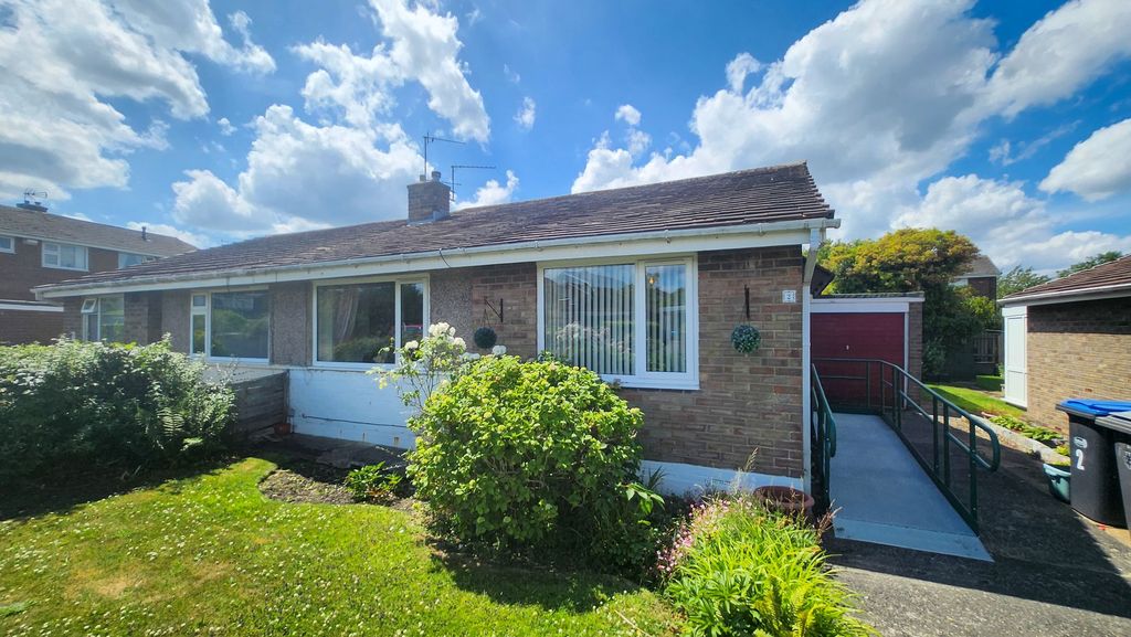 Property photo 1 of 22 Fir Tree Close