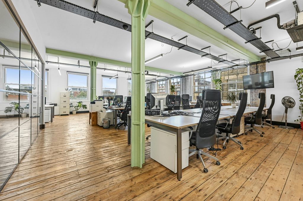 Property photo 1 of 10 Olbc15Ironmongerrow5.Jpg