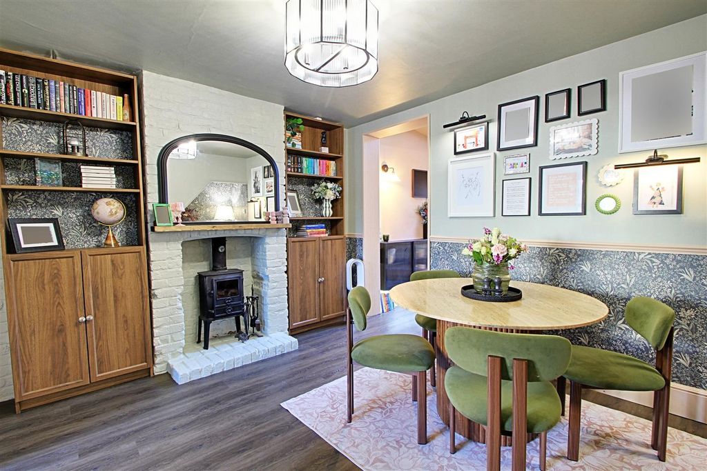 Property photo 3 of 23 Dining Room.Jpg