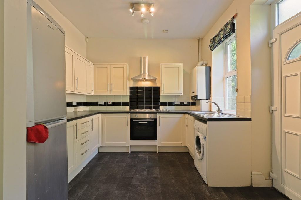 Property photo 3 of 32 Kitchen