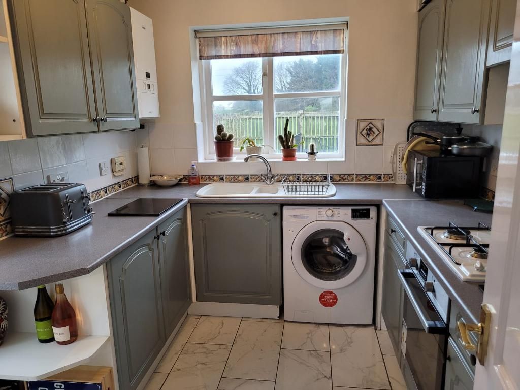 Property photo 3 of 12 Kitchen 1