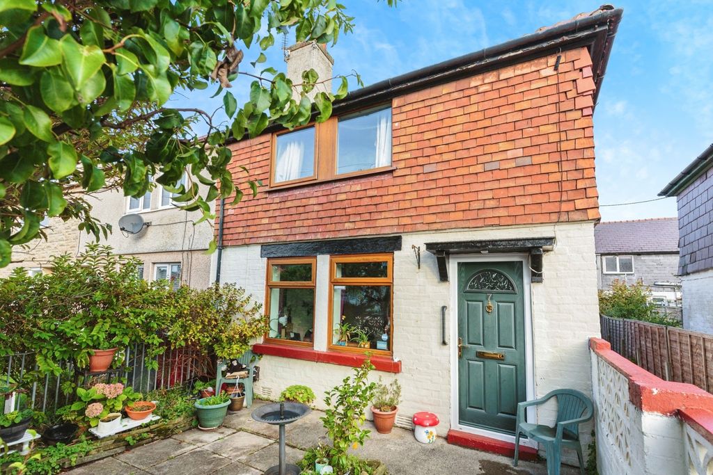 Property photo 2 of 17 Photo