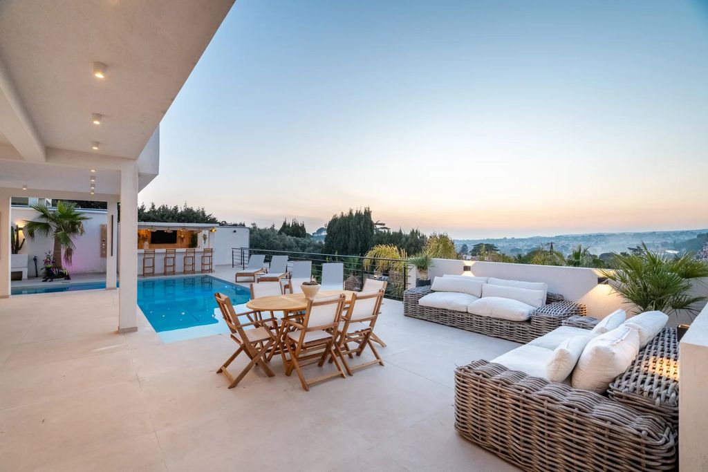 Property photo 3 of 18