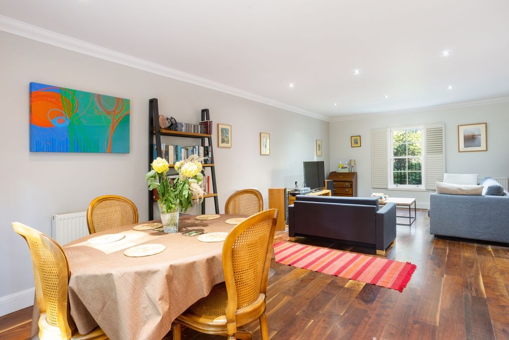 Property photo 2 of 17 8