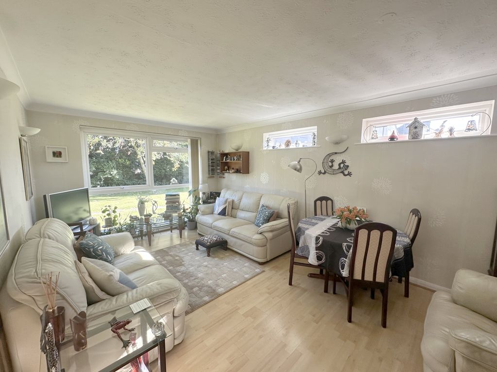 Property photo 2 of 11 5448125