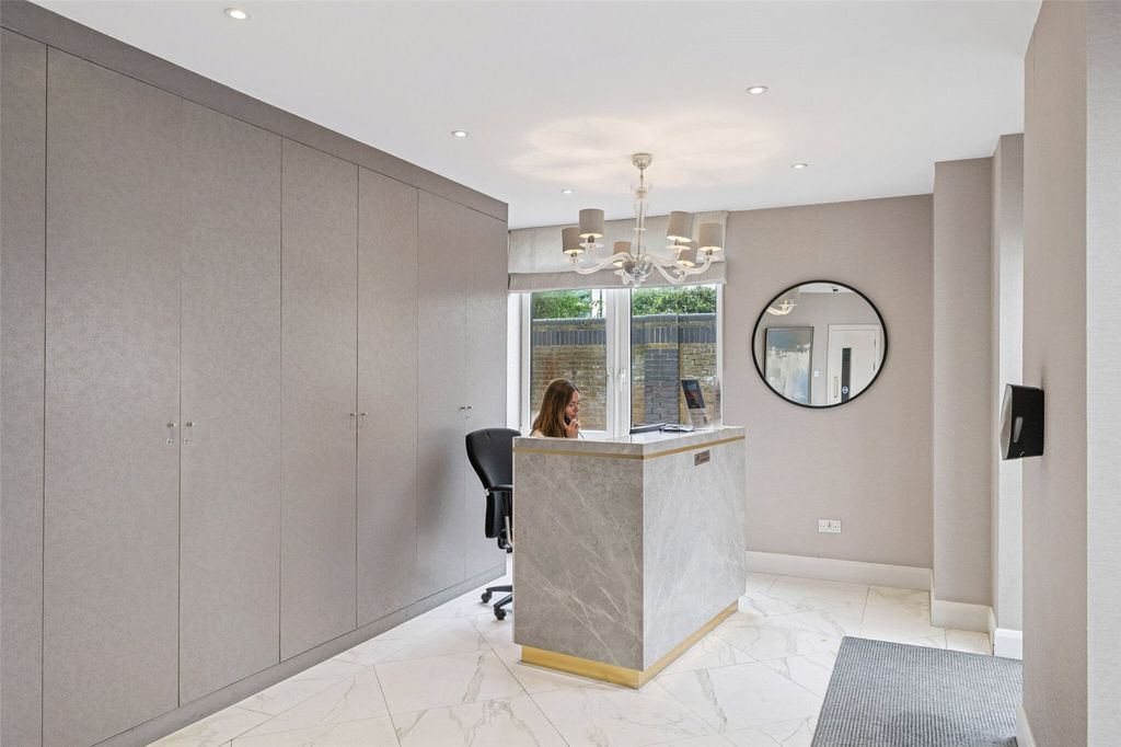 Property photo 2 of 21 Picture No. 02