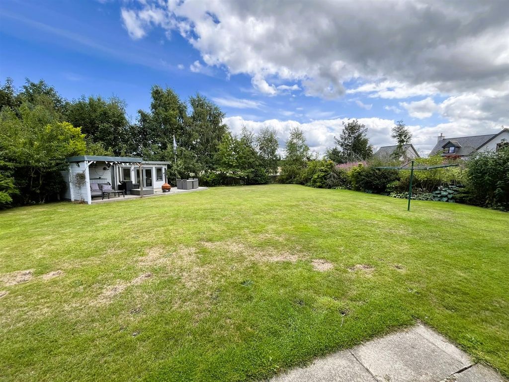 Property photo 3 of 37