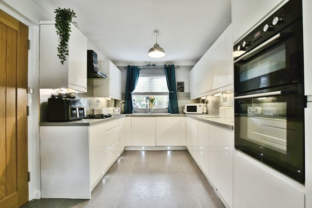 Property photo 3 of 16 Pbox-Img.Jpg