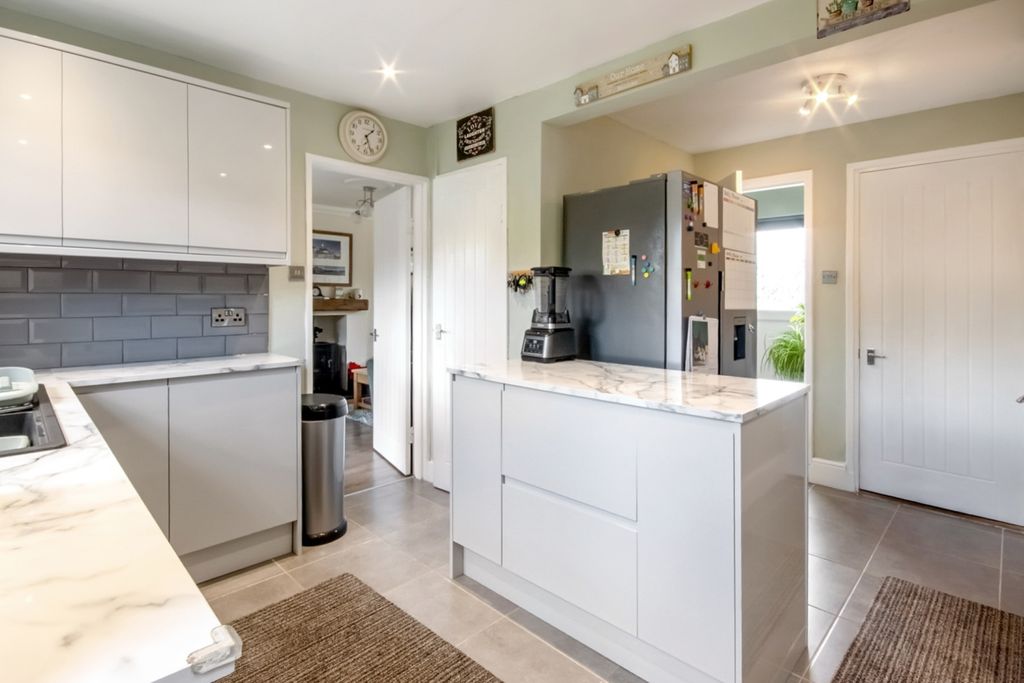 Property photo 2 of 15 Kitchen-37