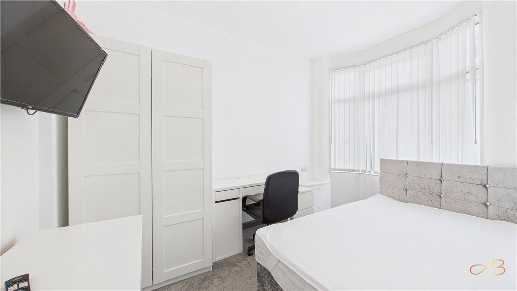 Property photo 3 of 6 Picture No. 16